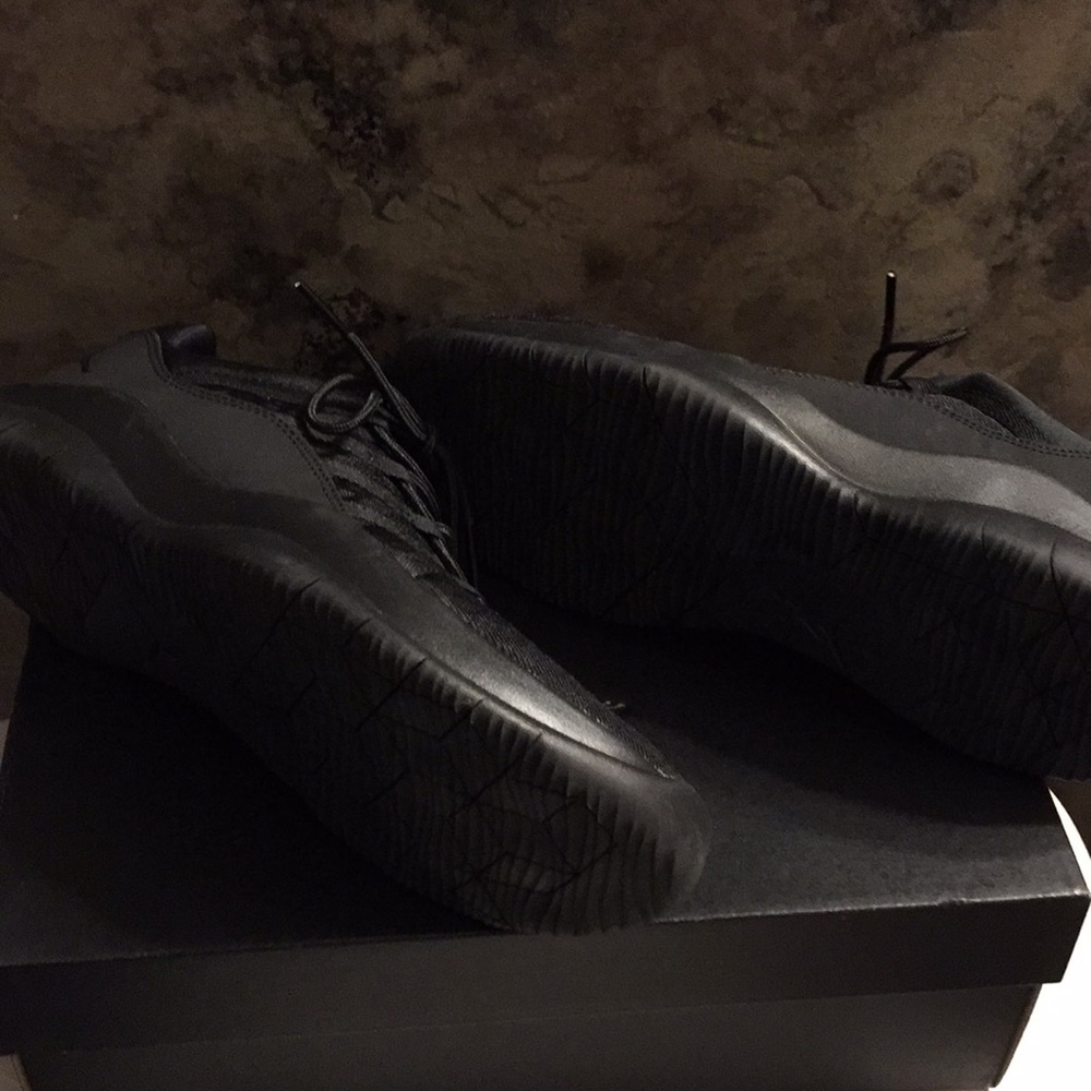 Shoes - Picture 3 of 4